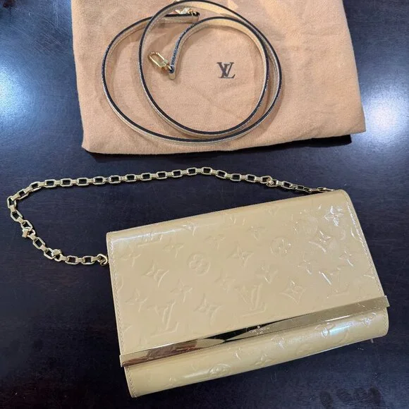 Louis Vuitton Vernis Anna Chain Clutch / Crossbody Bag (removable strap)– Beige - Picture 2 of 13